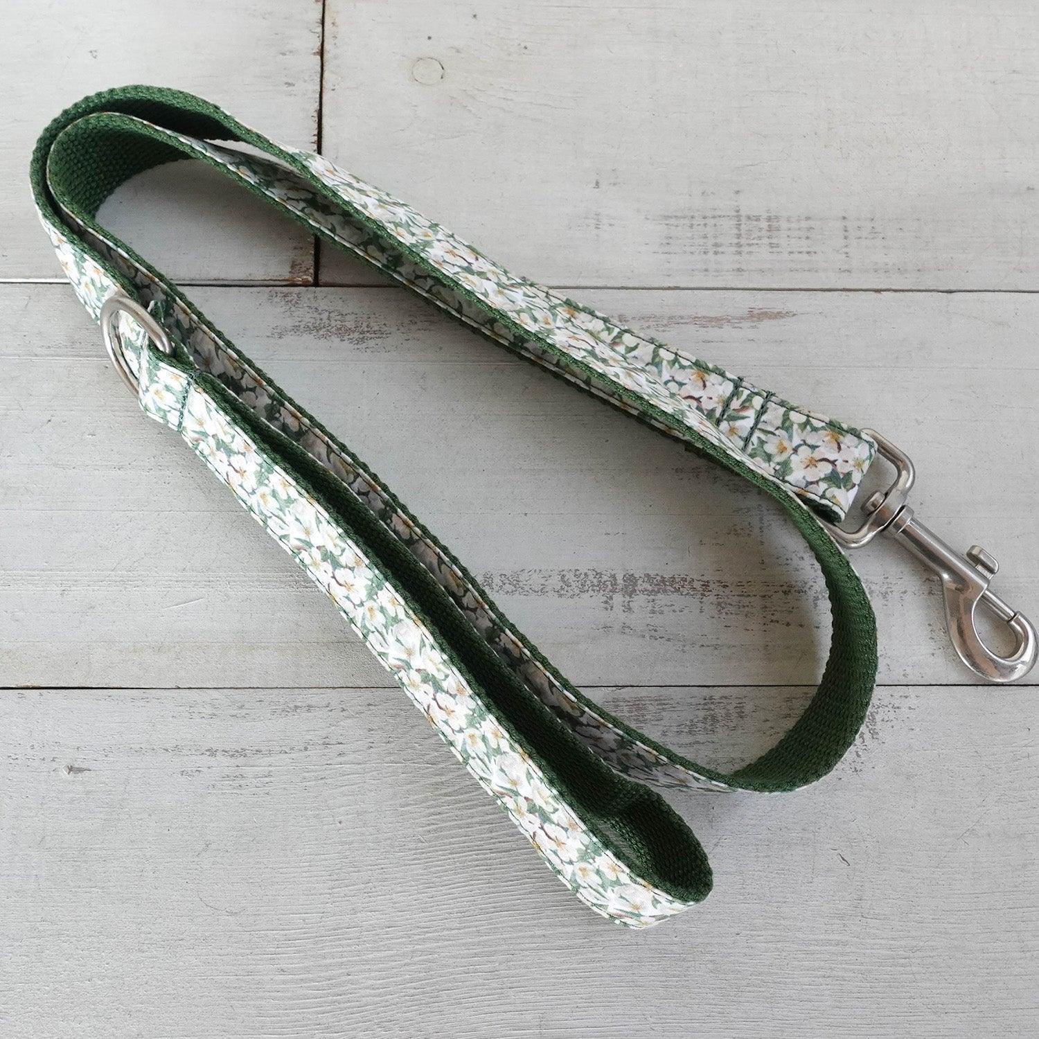 White Flower Green Personalized Dog Collar Set - iTalkPet